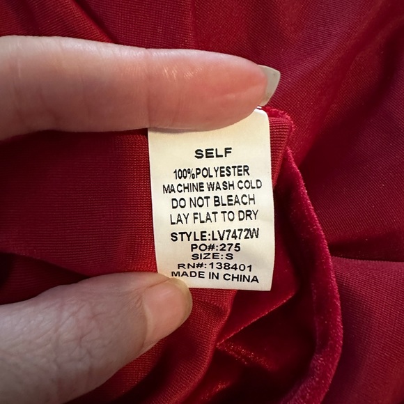 🌹NWOT Vada Winter Bright Red Velvet Crochet Kimono - Picture 6 of 6